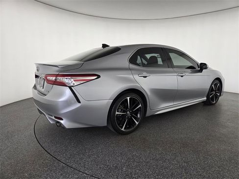 Used 2020 Toyota Camry XSE image 2