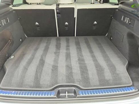 Used 2025 Mercedes-Benz GLC 350e 4MATIC w/ AMG Line image 15