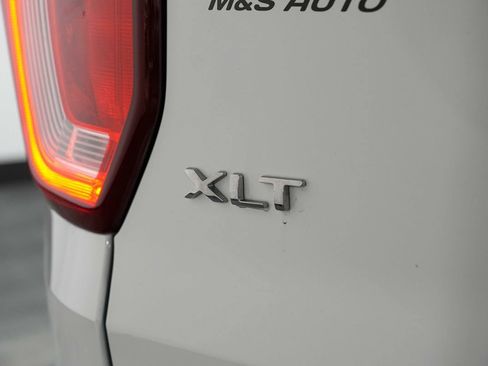 Used 2018 Ford Explorer XLT FWD image 11