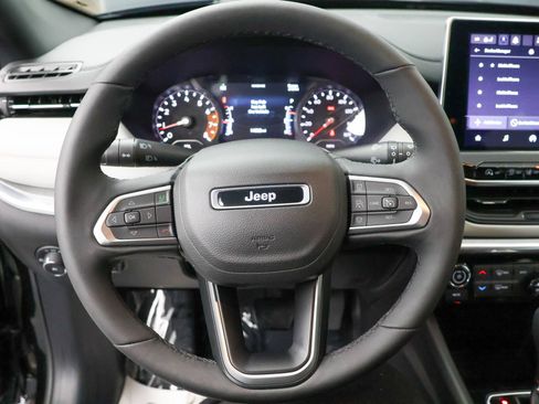 Used 2023 Jeep Compass Limited AWD/4WD image 18