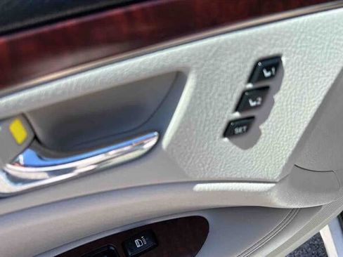 Used 2011 Toyota Avalon Limited FWD image 18