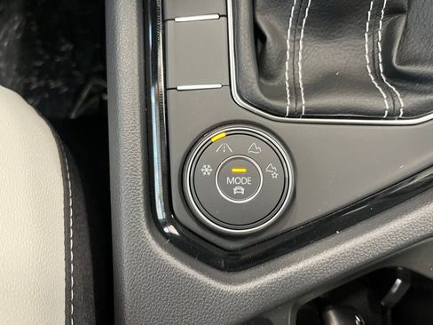 New 2025 Volkswagen Taos SE image 14