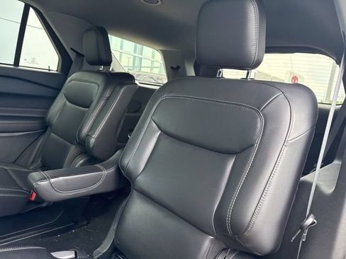 Used 2023 Ford Explorer XLT w/ Equipment Group 202A AWD/4WD image 32