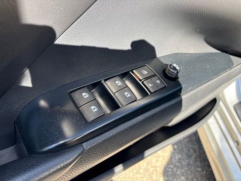 Used 2020 Toyota Camry SE FWD image 15