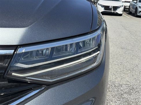 Certified 2024 Volkswagen Tiguan SE R-Line image 31