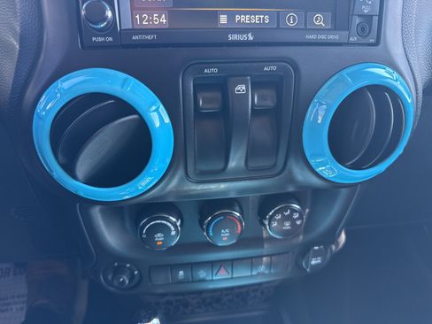 Used 2013 Jeep Wrangler Rubicon w/ PWR Convenience Group image 15