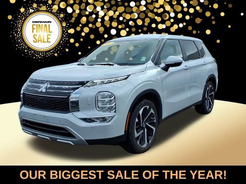 Used 2024 Mitsubishi Outlander SE image 1