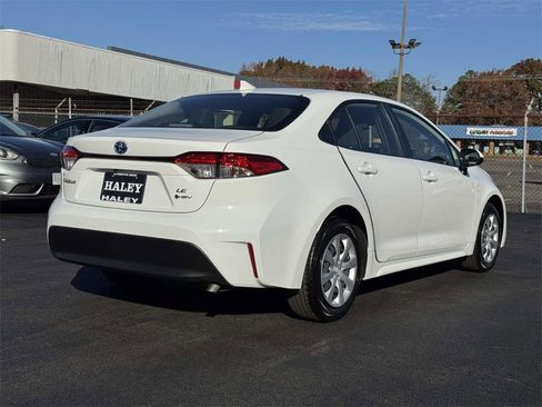 Used 2025 Toyota Corolla LE image 21