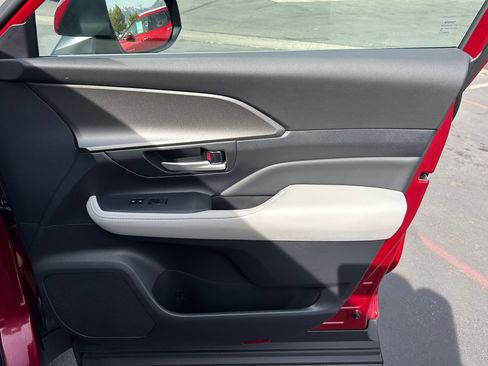 Certified 2025 Toyota Grand Highlander AWD image 32