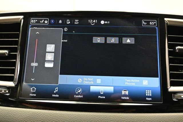 Certified 2024 Chrysler Pacifica Touring-L FWD image 35