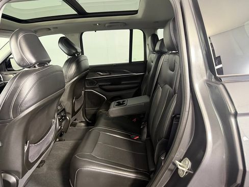 Used 2023 Jeep Grand Cherokee 4WD 4xe w/ Luxury Tech Group II image 18