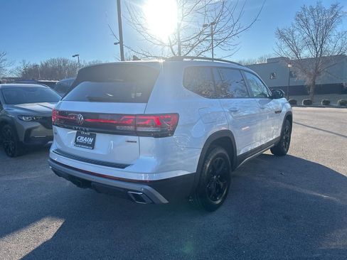 New 2026 Volkswagen Atlas Peak Edition AWD/4WD image 3