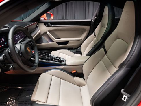 Used 2025 Porsche 911 Carrera image 43