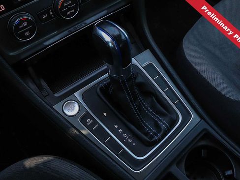 Used 2016 Volkswagen e-Golf SE FWD image 18