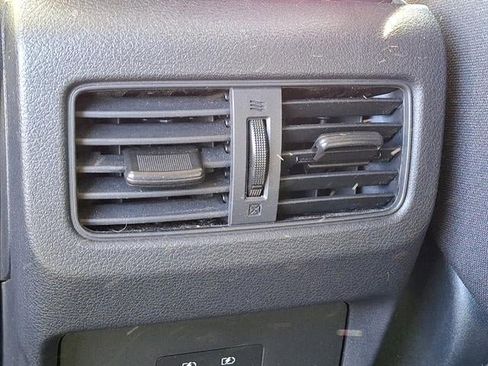 Used 2022 Nissan Rogue SV image 41