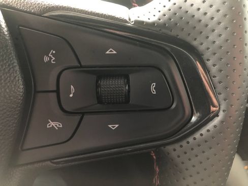 Used 2025 Chevrolet Trax RS w/ Driver Confidence Package FWD image 30