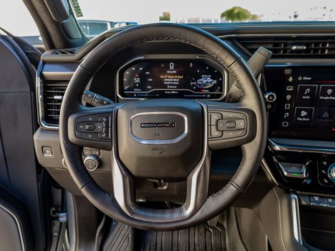 Used 2025 GMC Sierra 2500 Denali Ultimate image 19