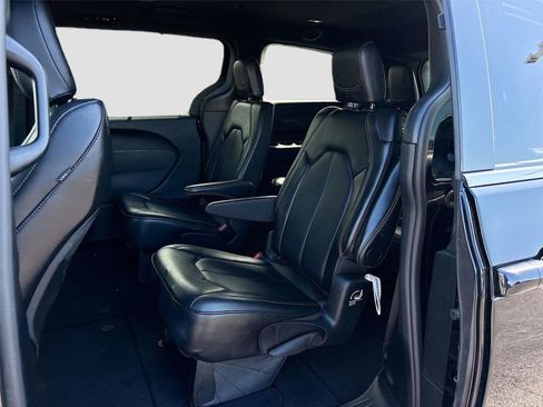 Used 2025 Chrysler Pacifica Select FWD image 26