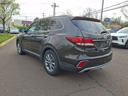 Used 2017 Hyundai Santa Fe SE FWD image 4