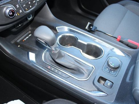 Used 2023 Chevrolet Traverse LT image 28