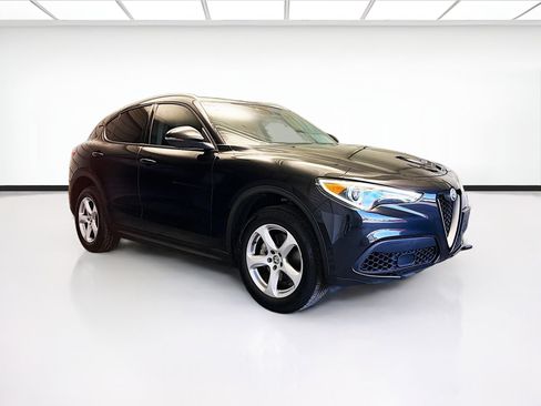 Used 2020 Alfa Romeo Stelvio image 3