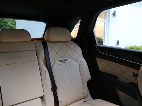 Used 2021 Bentley Bentayga image 67