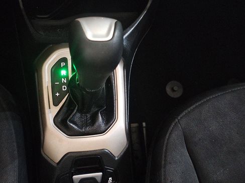 Used 2016 Jeep Renegade Latitude w/ Popular Equipment Group image 29