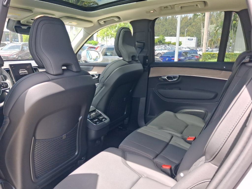 Certified 2026 Volvo XC90 B6 Plus AWD/4WD image 7