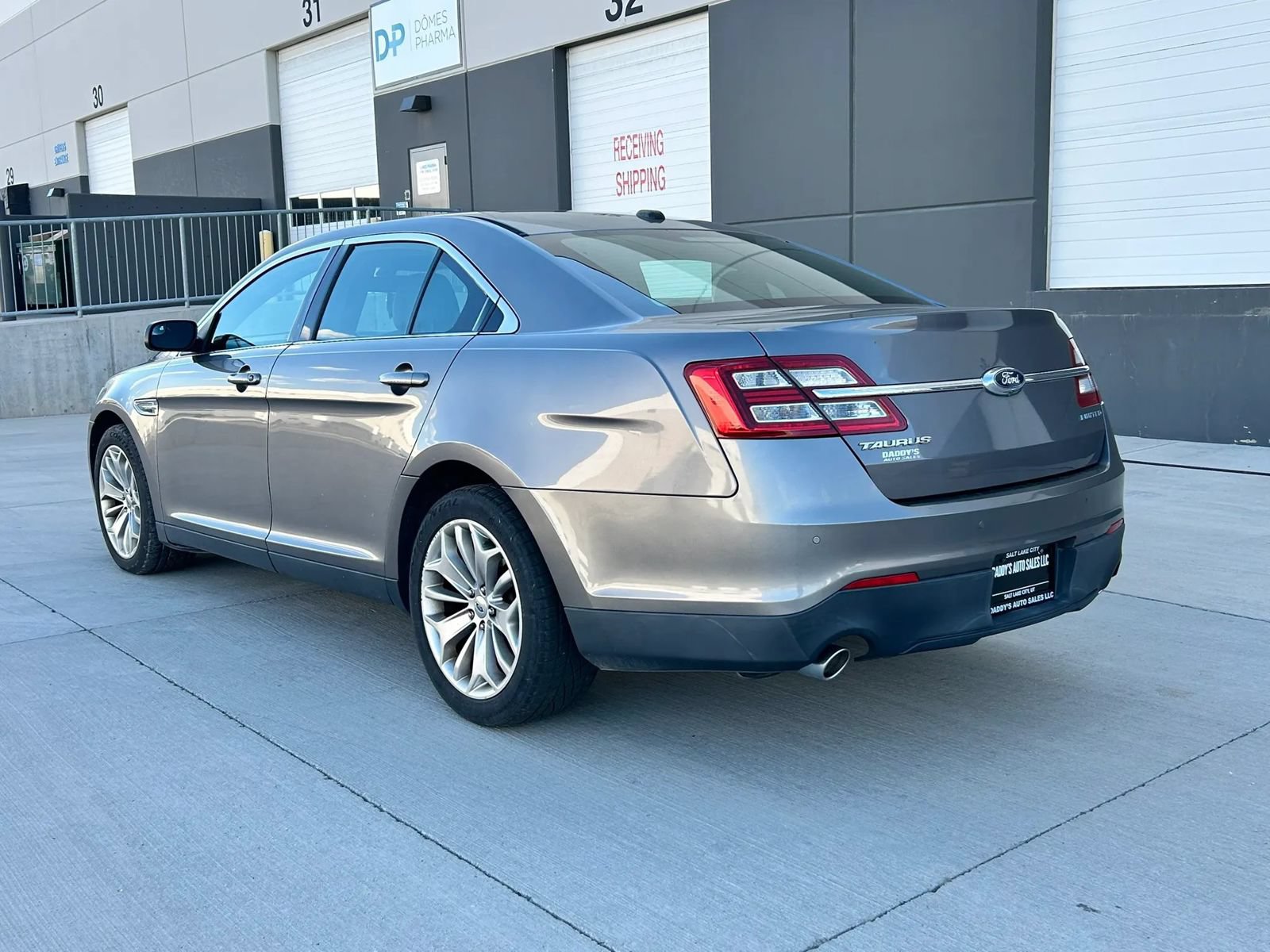Used 2013 Ford Taurus Limited FWD image 3
