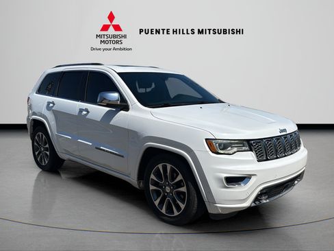 Used 2017 Jeep Grand Cherokee Overland w/ Jeep Active Safety Group AWD/4WD image 3