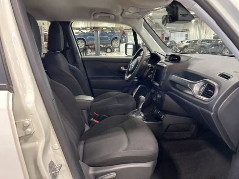 Used 2023 Jeep Renegade Latitude image 22