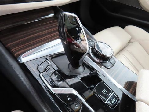 Used 2021 BMW 540i w/ Executive Package image 32