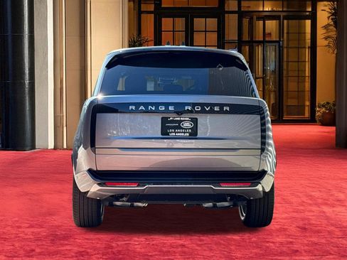 New 2026 Land Rover Range Rover Long Wheelbase SE AWD/4WD image 9