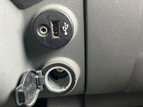 Used 2017 Nissan Frontier SV w/ SV Value Truck Package image 6