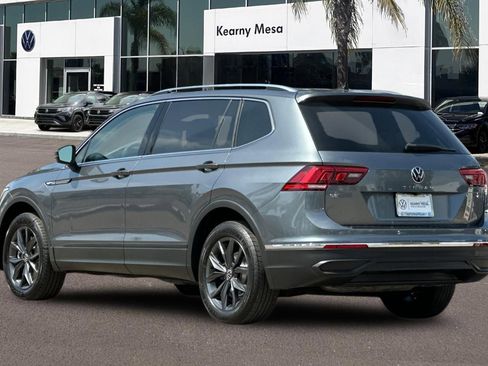 Used 2023 Volkswagen Tiguan SE w/ Panoramic Sunroof Package FWD image 6