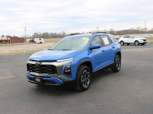 Used 2025 Chevrolet Equinox ACTIV w/ Safety and Technology Package image 4