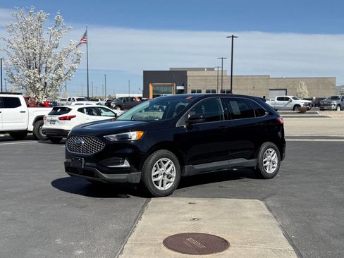 Used 2023 Ford Edge SEL w/ Cold Weather Package image 5