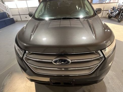 Used 2017 Ford Edge SE image 3