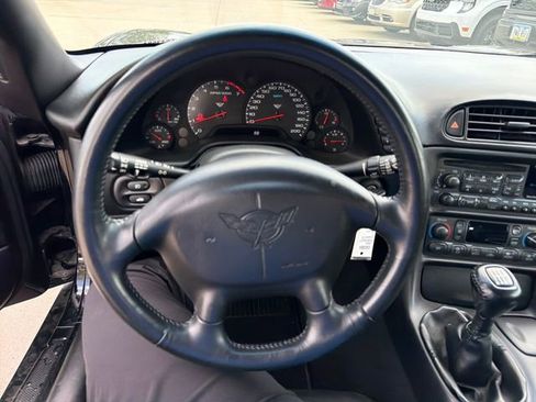 Used 2004 Chevrolet Corvette Convertible w/ Preferred Equipment Group RWD image 19