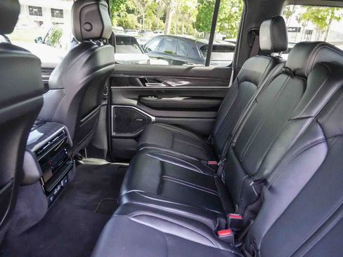 Used 2022 Jeep Wagoneer Series II AWD/4WD image 17