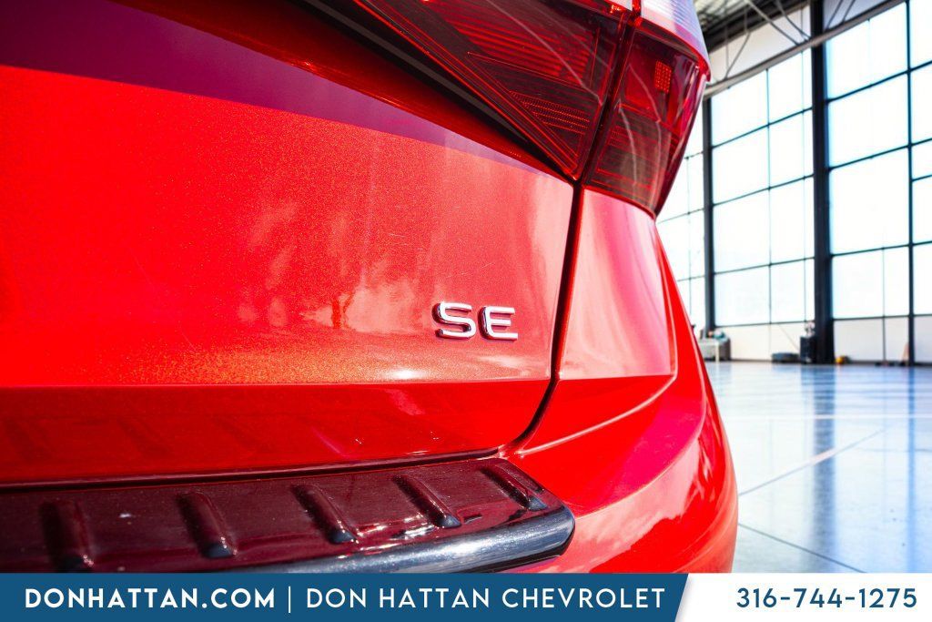 Used 2025 Volkswagen Jetta SE FWD image 43