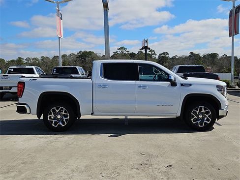 Certified 2025 GMC Sierra 1500 SLT image 10