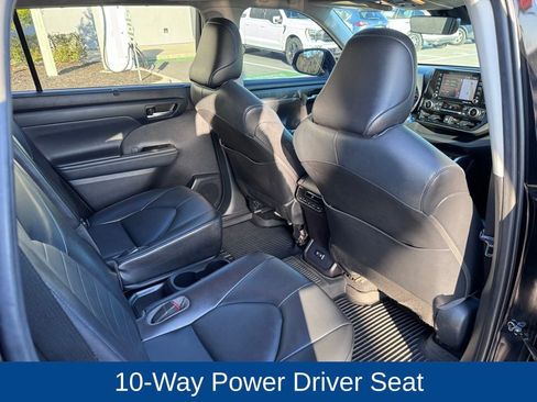Used 2021 Toyota Highlander XLE image 18