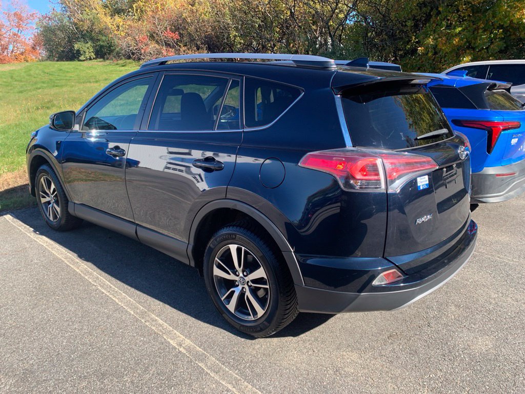 Used 2018 Toyota RAV4 XLE AWD/4WD image 4