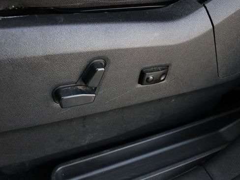 Used 2019 Dodge Grand Caravan SXT w/ Driver Convenience Group image 3