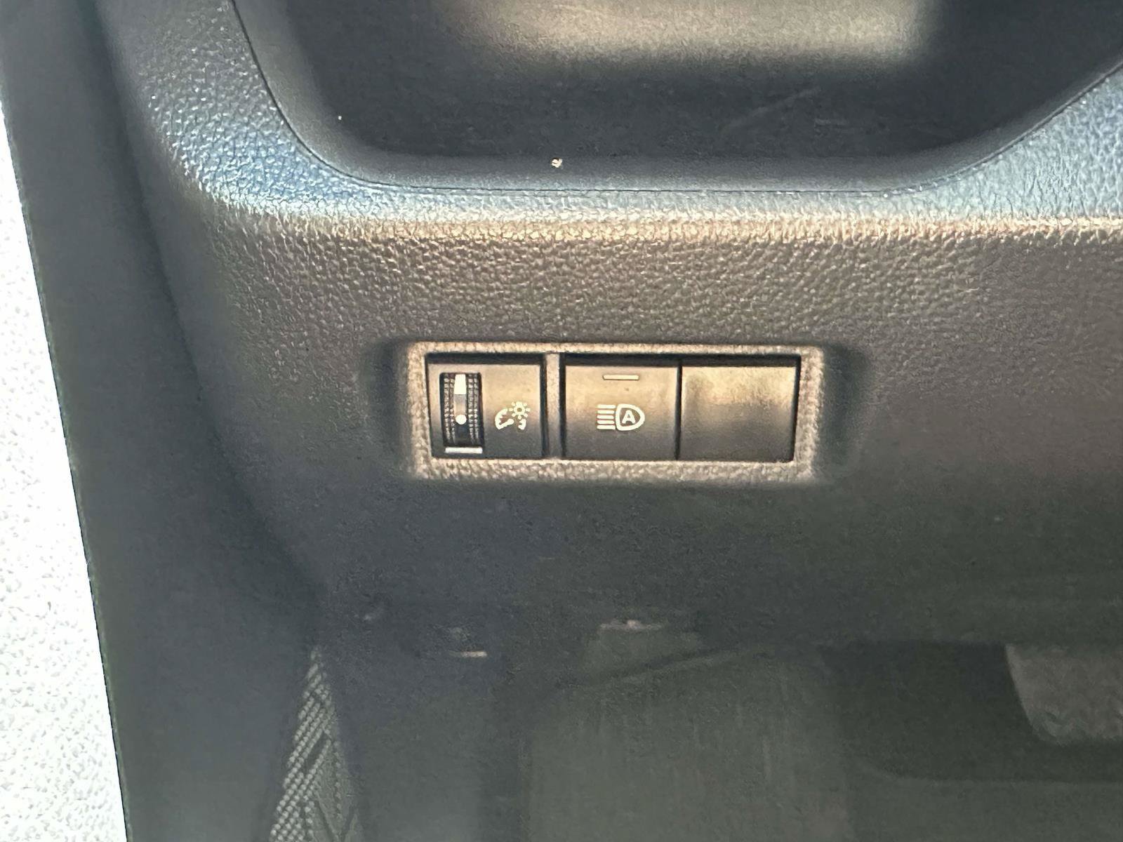 Used 2022 Toyota RAV4 XLE FWD image 21