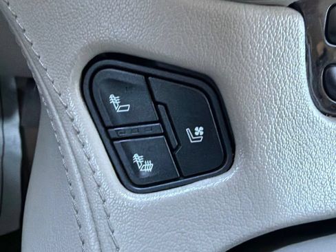 Used 2018 GMC Yukon Denali w/ Denali Ultimate Package AWD/4WD image 32