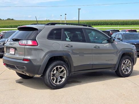 Used 2022 Jeep Cherokee Trailhawk w/ Sound & Nav Group AWD/4WD image 9