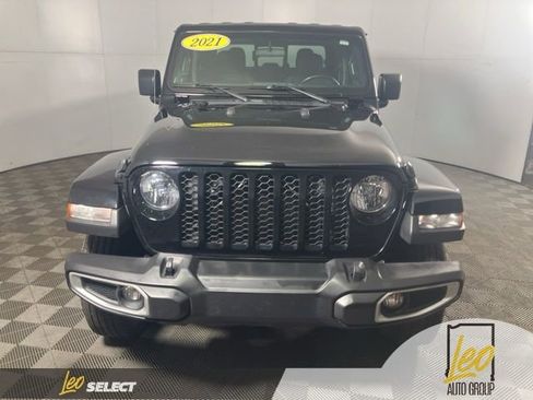 Used 2021 Jeep Gladiator Sport AWD/4WD image 6