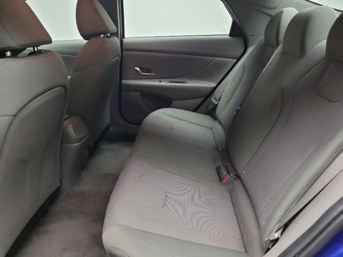 Used 2023 Hyundai Elantra SE FWD image 18